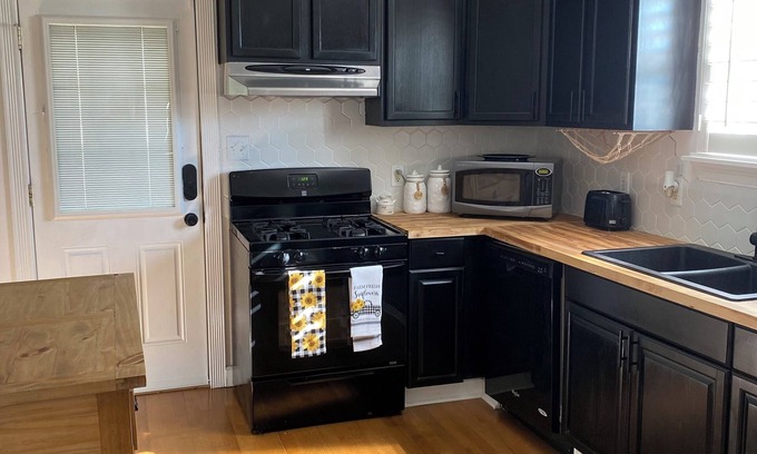 Chalmette House | Cottage home 20 mins from NOLA French Quartern