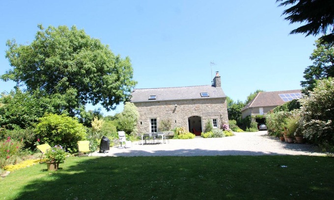Couville Cottage | Cottage in Cotentin with fireplace and WIFI