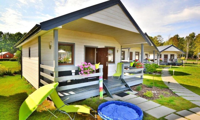 Jaroslawiec House | Cottage in Jaros awiec near Heated Pool