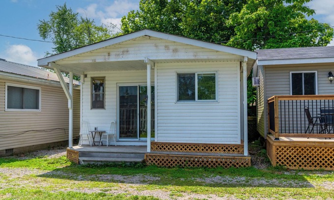 Turkey Point Cottage | Cottage in Turkey Point - beachfront