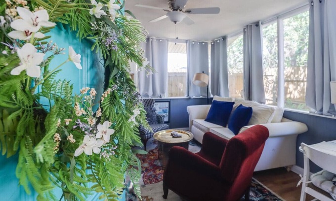 Gulfport House | Cottage just 2 blocks from the beach!