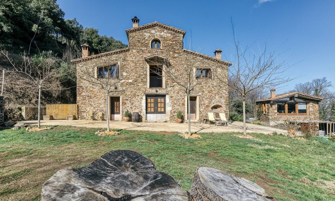 Susqueda Cottage | Cottage 'La Rústika' with Mountain View, Shared Garden and Wi-Fi