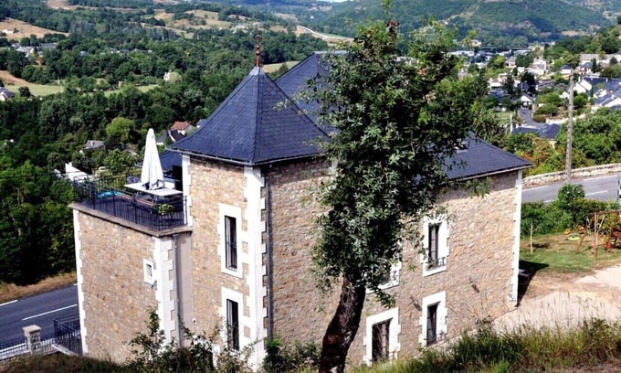 Espalion House | Cottage Lot Valley and the gates of Aubrac