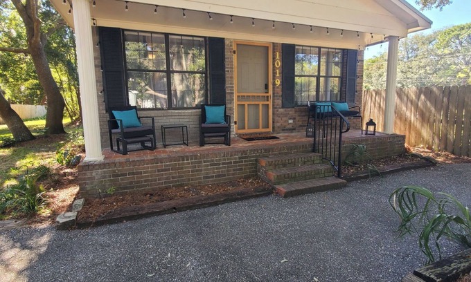 Dauphin Island Cottage | Cottage on Cadillac, Fantastic 3-bedroom with Outdoor Firepit on Dauphin Island