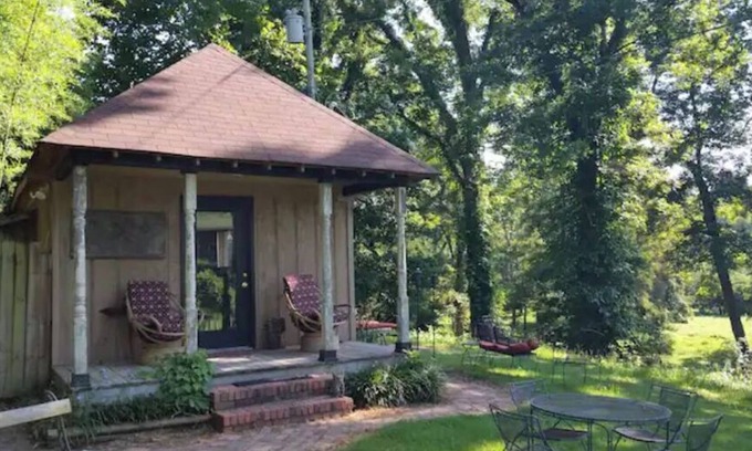 Clarksdale Cottage | Cottage on riverbank one mile from Clarksdale in gated community