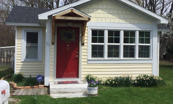 New Buffalo House | Cottage With Studio Steps From Downtown New Buffalo And Beach