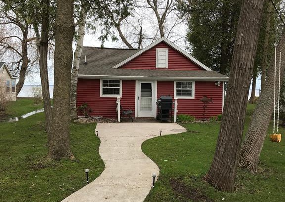 Abrams Cabin | Cottages on bay between Oconto and Geano