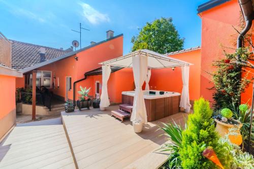 Daruvar Apartment | Countess House with Jacuzzi and Sauna - Happy Rentals