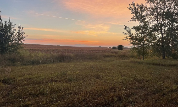 Swift County Cabin | Country Cabin on 40 acres with a Hot Tub! 2 queen & 2 twin beds all on one level
