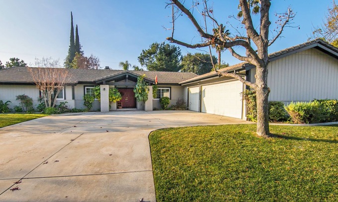 South Redlands House | Country Club-Adjacent Home w/Pool, Jacuzzi & More