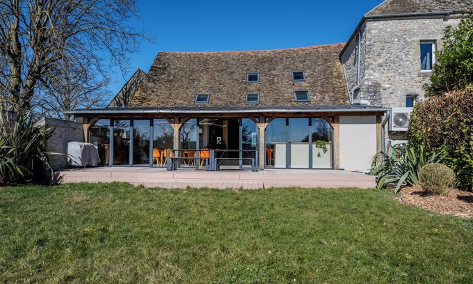 Gressey House | Country gite, ideal for families, 1h from Paris, sleeps 13