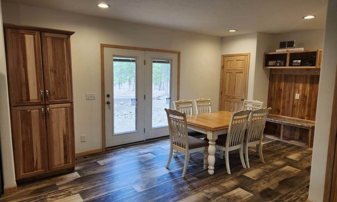 Custer House | Country home 10 minutes from the town of Custer.