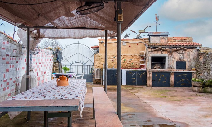 Perena House | Country House 'La Plazuela De Mari I' with Private Garden and Wi-Fi