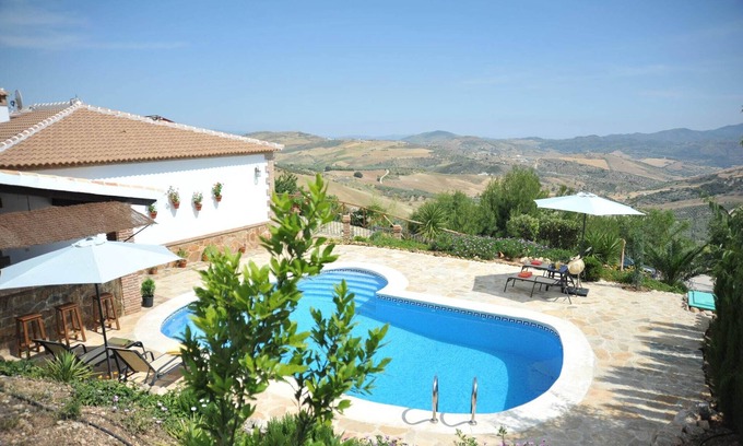 Antequera Cottage | Country House in La Joya with Private Pool