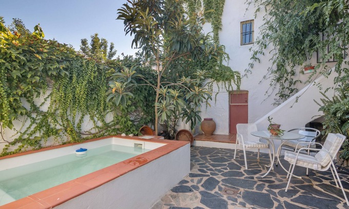 Jabugo House | Country House 'La Rana Verde' with Mountain View, Private Pool and Wi-Fi