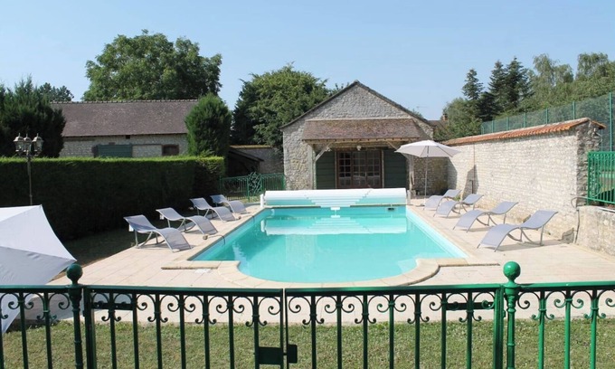 Fains-la-Folie House | Country house with pool near Paris