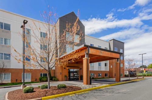 Charlottesville Hotel | Country Inn & Suites by Radisson, Charlottesville-UVA, VA