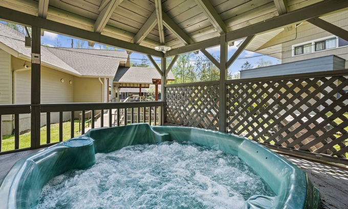Gatlinburg Hotel | Country Town N Suites