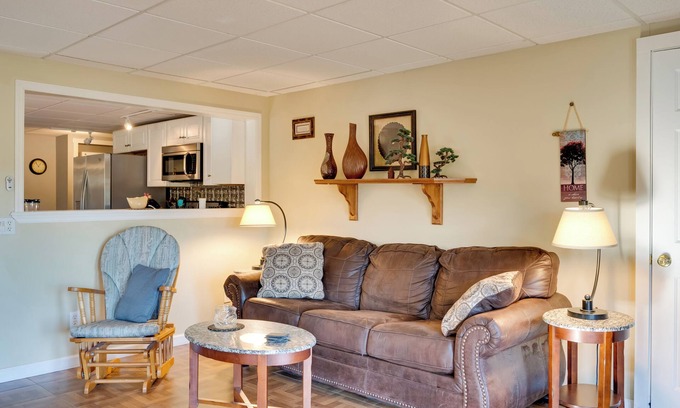 Beebe Plain Apartment | Couple's Retreat w/Lake View in Newport!