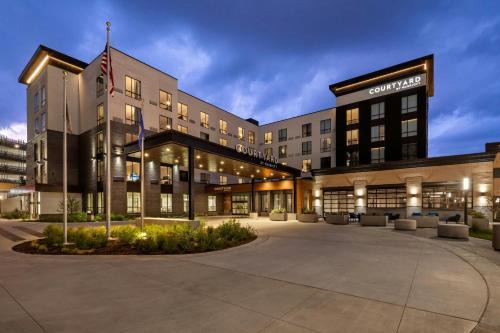 Northwestern Precinct Hotel | Courtyard by Marriott St Paul Downtown