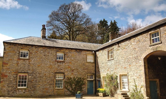 Skipton House | Courtyard Cottage with Private Access to Country Estate