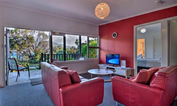 Coles Bay House | Cove Beach Apartment 1