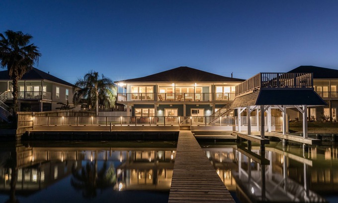 Galveston House | Cove House on Galveston Bay 4BR-3BA and bunks, sleeps 12-16; pier and boat slip