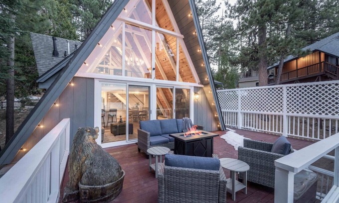 Boulder Bay Cabin | Cove Lakeside | Jacuzzi, Central AC, Private Dock!