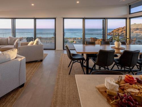 Penneshaw Apartment | Cove Landing Marina Apartment 1 SS Karatta Sleep 4
