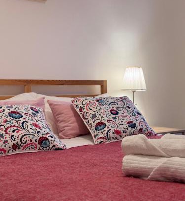 Coventry Villa | Coventry Canal House With Parking Included