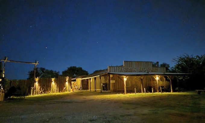 Fredericksburg Cabin | Covered Porch, River Access, Free Skeeball& Pinball in enchanting Fredericksburg