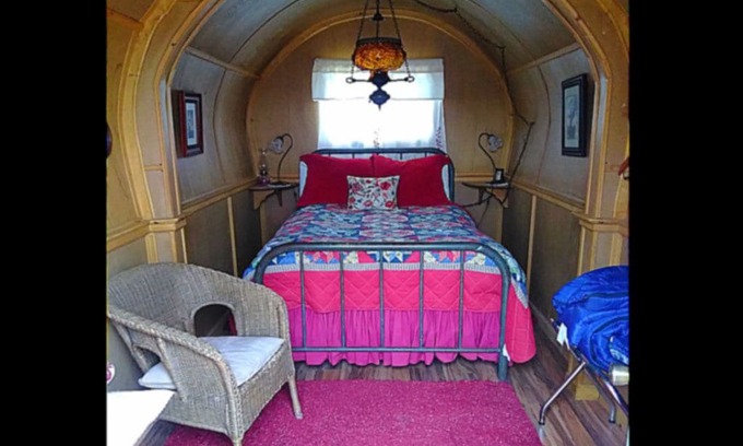 Primm Cabin | Covered Wagon near Las Vegas in the Mojave Desert