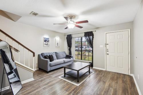 Copperfield House | Cowboy Oasis By Domain Wi-Fi King Bed