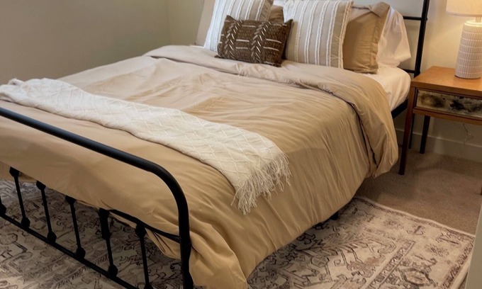 Draper Condo | Cozy 1 Bed 1 Bath Apartment w/Pool, Hot Tub, Gym, Pool Table, Arcade Games
