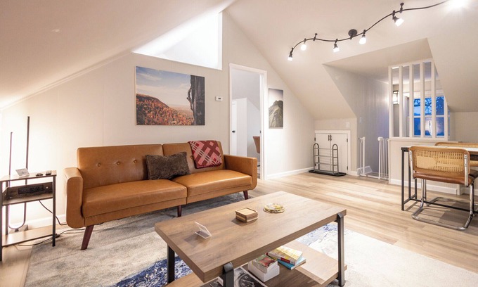 Hawthorne Apartment | Cozy 1 Bed, In-Unit Laundry, Pets, Parking, Fios, Safe, Quiet