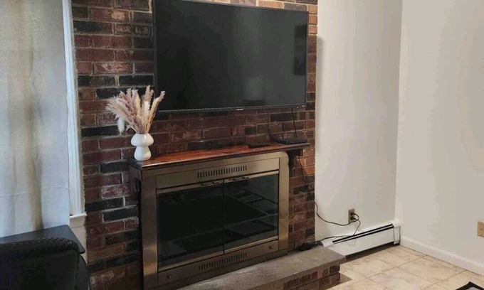 Tuckahoe Apartment | Cozy 1-bedroom apartment with AC, WiFi in a quiet Yonkers neighborhood.