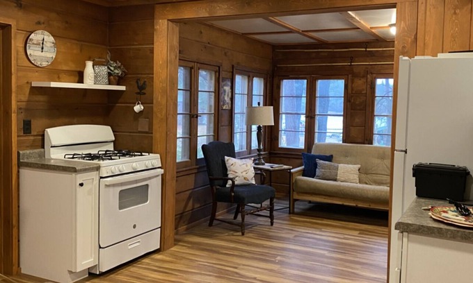 Rhinelander Resort | Cozy 1-bedroom cabin on Wisconsin River Chain -n200' from the Beach Bar & Grill