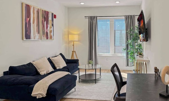 Olde Richmond Apartment | Cozy 1BD Apt | Fishtown | Gym & Pool