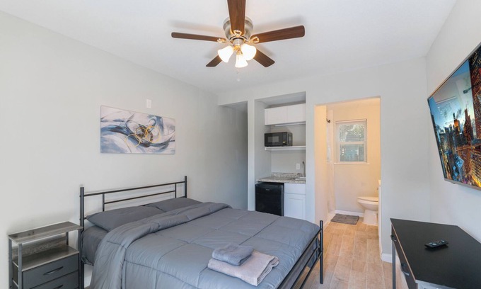Greater Third Ward Apartment | Cozy 1BR APT | Downtown Houston