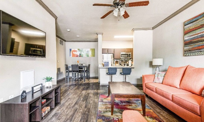 Grogan's Mill Apartment | Cozy 1BR w/King bed 10 min. to Market St w/dining, shopping, waterway, & more!