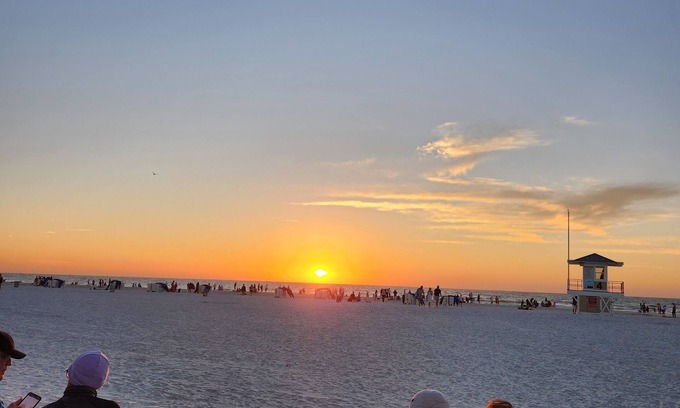 Clearwater Condo | COZY 2/2 FULLY FURNISHED CONDO 7 MIN TO CLEARWATER BEACHn-FOR HURRICANE IMPACTED