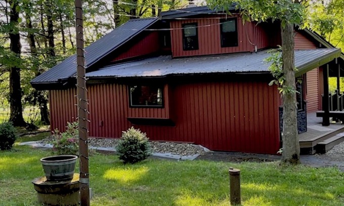 Cranesville House | Cozy 2-bdrm house on Great Sacandaga Lake. Close to historic Saratoga Racetrack.