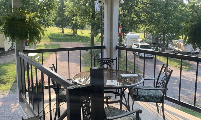 Gordonville Apartment | Cozy 2-bedroom apartment on Lake Texoma with AC, WiFi