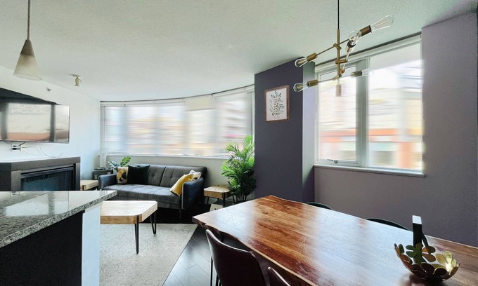 Crosstown Apartment | Cozy 2-Bedroom Apartment in DT, Luxury Amenities, Easy Access