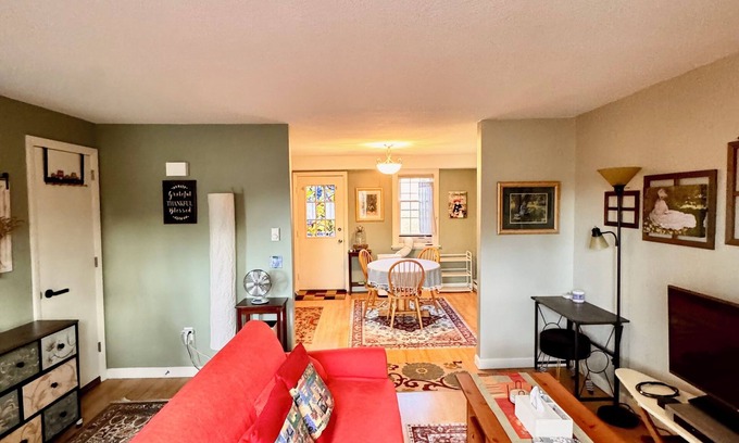 South Amherst Condo | Cozy 2-bedroom condo near town of Amherst, UMASS, Amherst and Hampshire College