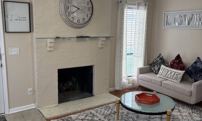 Northwest Columbus Condo | Cozy 2-bedroom condo with WiFi, AC in enjoyable Columbus