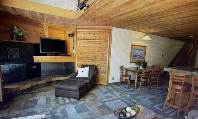 Salt Lake Mountain Resorts Resort | Cozy 2-bedroom resort in amazing Snowbird with WiFi, fitness room