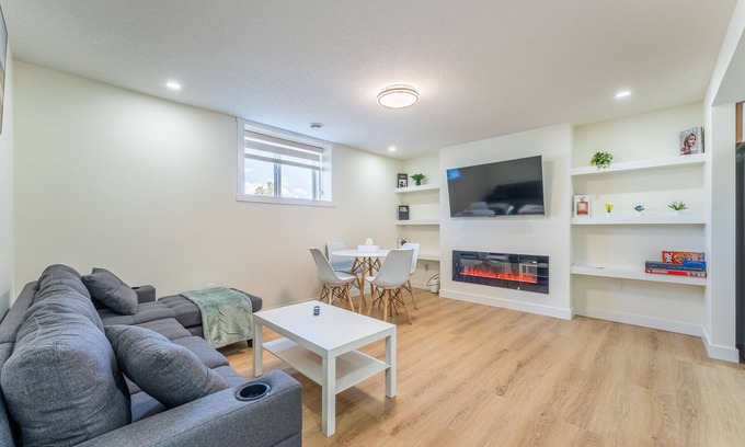 Southeast Calgary House | Cozy 2 bedroom suite