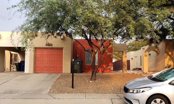 Avondale House | Cozy 2-bedroom townhome with AC and WiFi in central Tucson