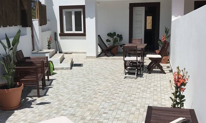 Praia das Macas House | Cozy 2 BR House w/Patio in Azenhas do Mar